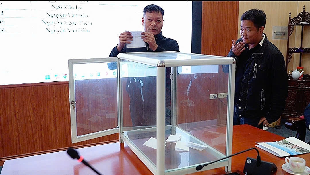 Xã Quang Minh tổ chức giao đất dịch vụ lần 3 cho 11 hộ dân đủ điều kiện- Ảnh 2.