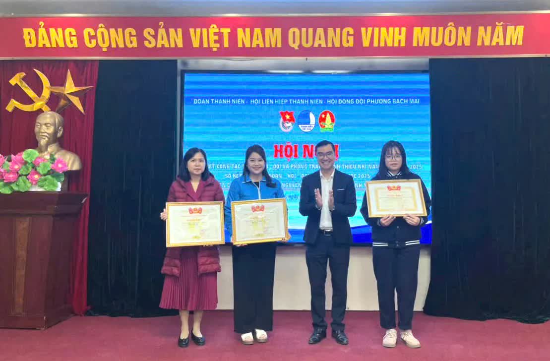 Phường Bạch Mai: tặng 50 suất quà cho học sinh có hoàn cảnh khó khăn- Ảnh 4.