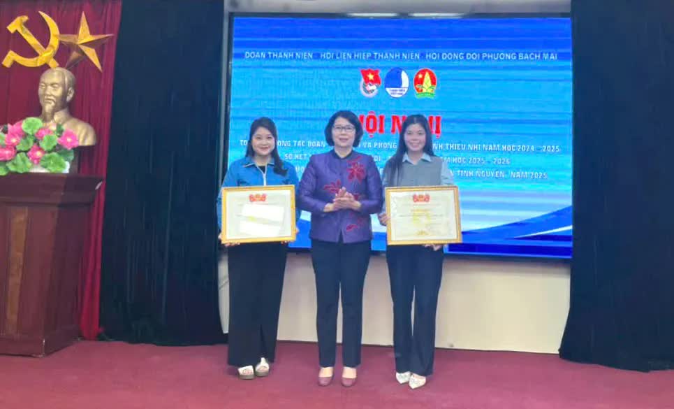 Phường Bạch Mai: tặng 50 suất quà cho học sinh có hoàn cảnh khó khăn- Ảnh 6.