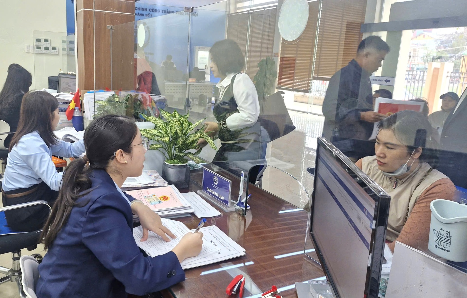 Từ 1-1-2026, Hà Nội hỗ trợ mức phí khi thực hiện dịch vụ công trực tuyến- Ảnh 1.