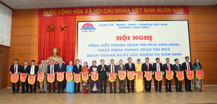 Phường Long Biên với phong trào “Sáng - Xanh - Sạch - Đẹp”- Ảnh 15.