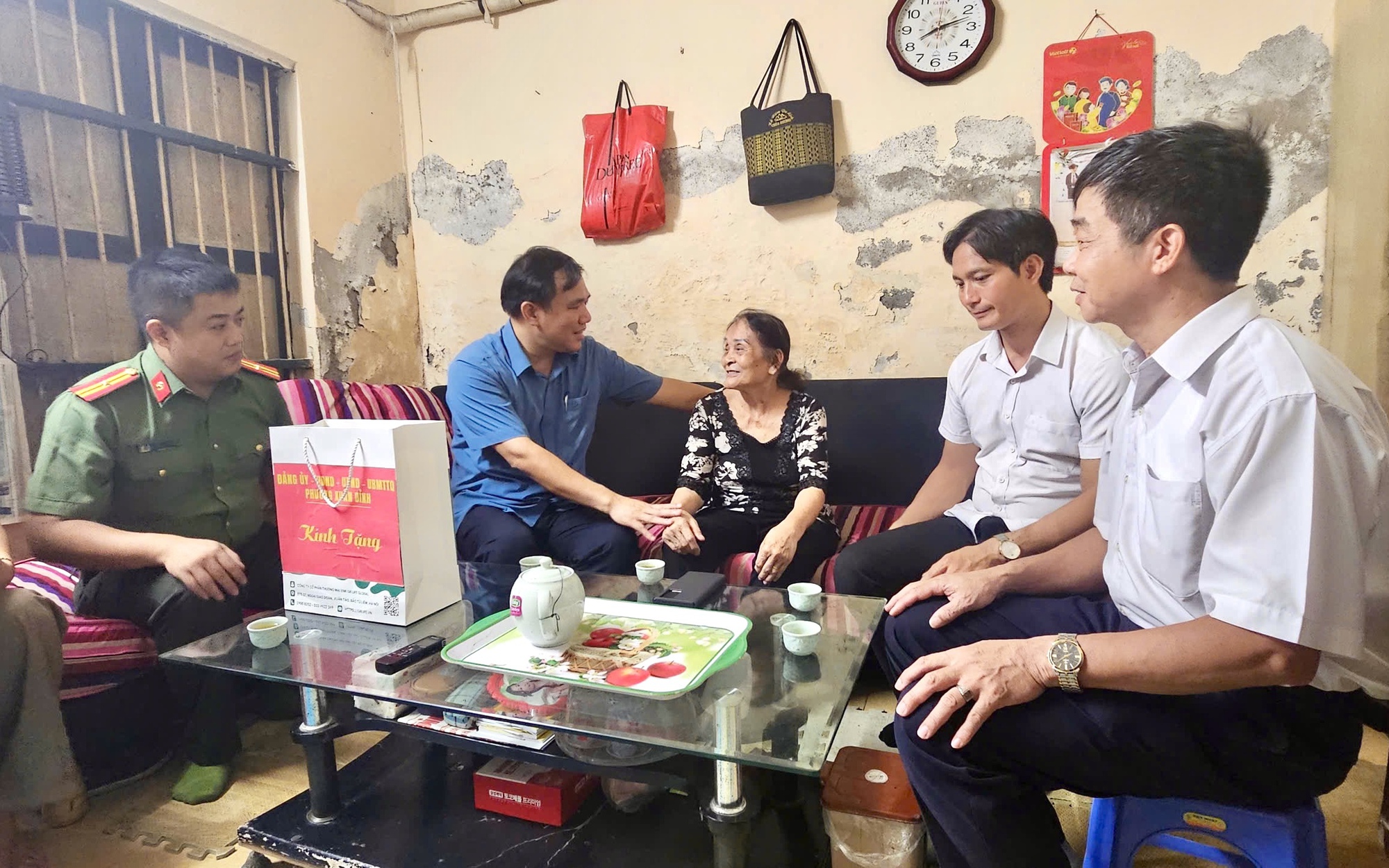 Xuân Đỉnh chăm lo người có công, đối tượng bảo trợ xã hội dịp Tết năm 2026