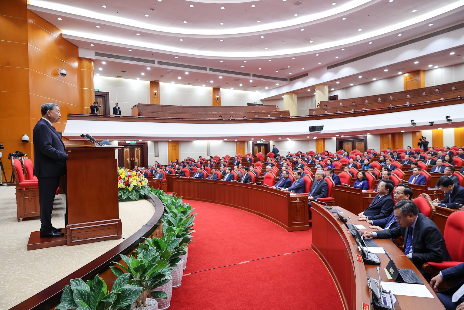 HỘI NGHỊ TRUNG ƯƠNG 15: THỐNG NHẤT THÔNG QUA BÁO CÁO VỀ CÔNG TÁC NHÂN SỰ CỦA ĐẢNG- Ảnh 7.