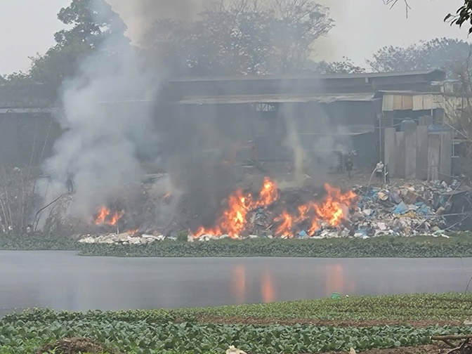 Hoài Đức triển khai các biện pháp cấp bách kiểm soát ô nhiễm môi trường không khí và tăng cường quản lý hoạt động xây dựng trên địa bàn- Ảnh 3.
