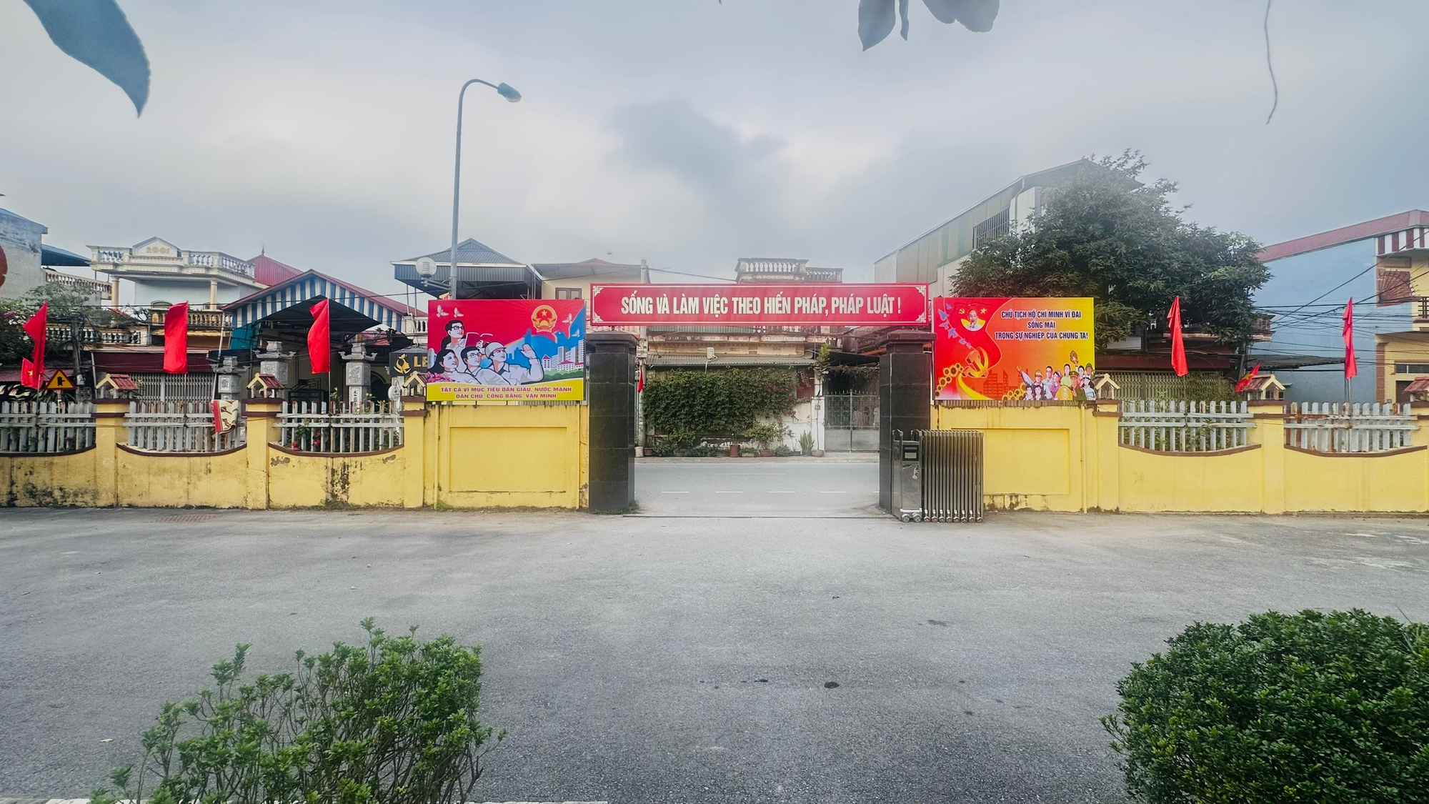 Hồng Sơn rực rỡ cờ hoa mừng năm mới 2026 và hướng tới Đại hội Đại biểu toàn quốc lần thứ XIV của Đảng- Ảnh 6.