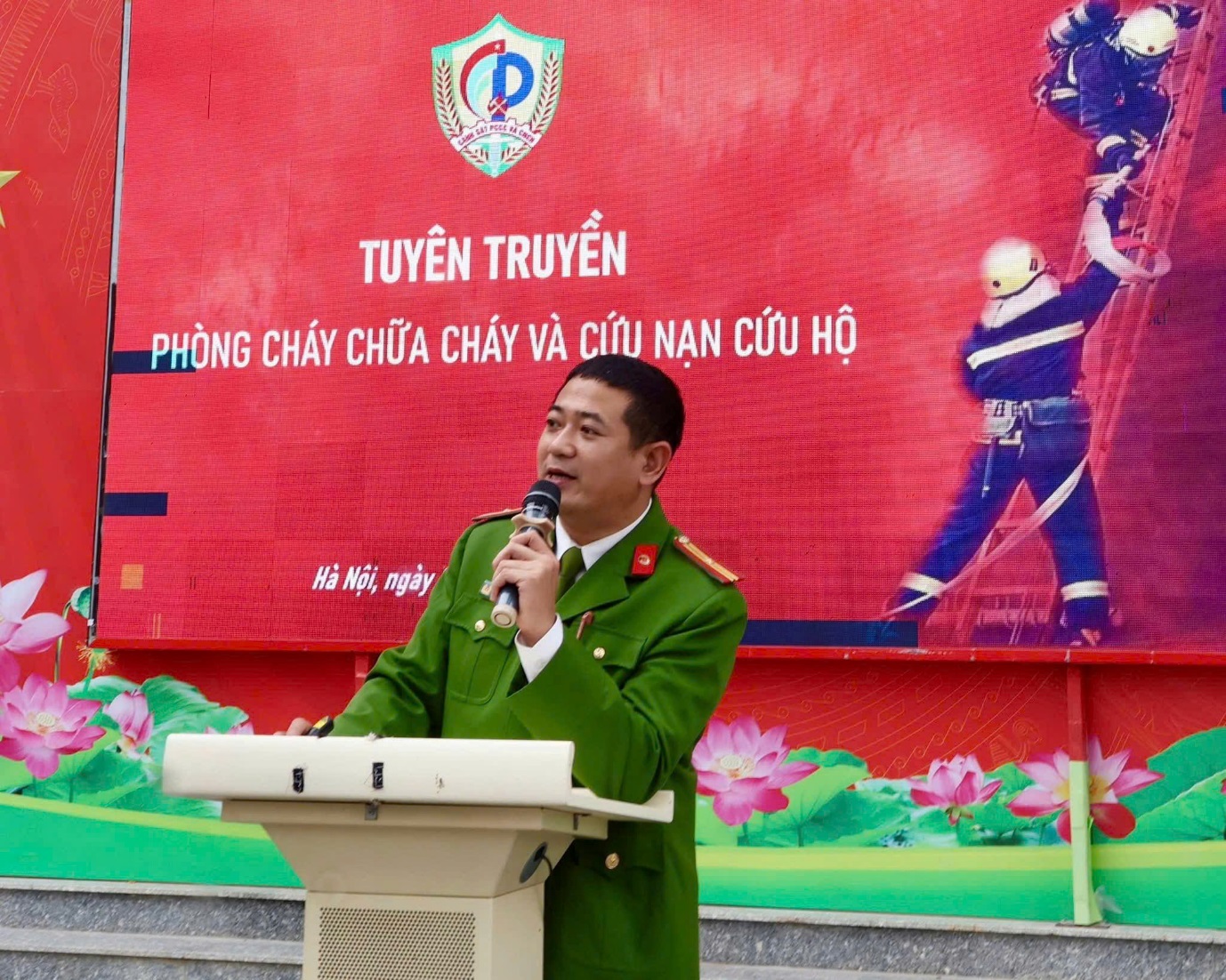 “Học lý thuyết - Luyện kỹ năng - Giữ an toàn: Học sinh THPT Hoài Đức A với phòng cháy và cứu nạn cứu hộ”- Ảnh 1.