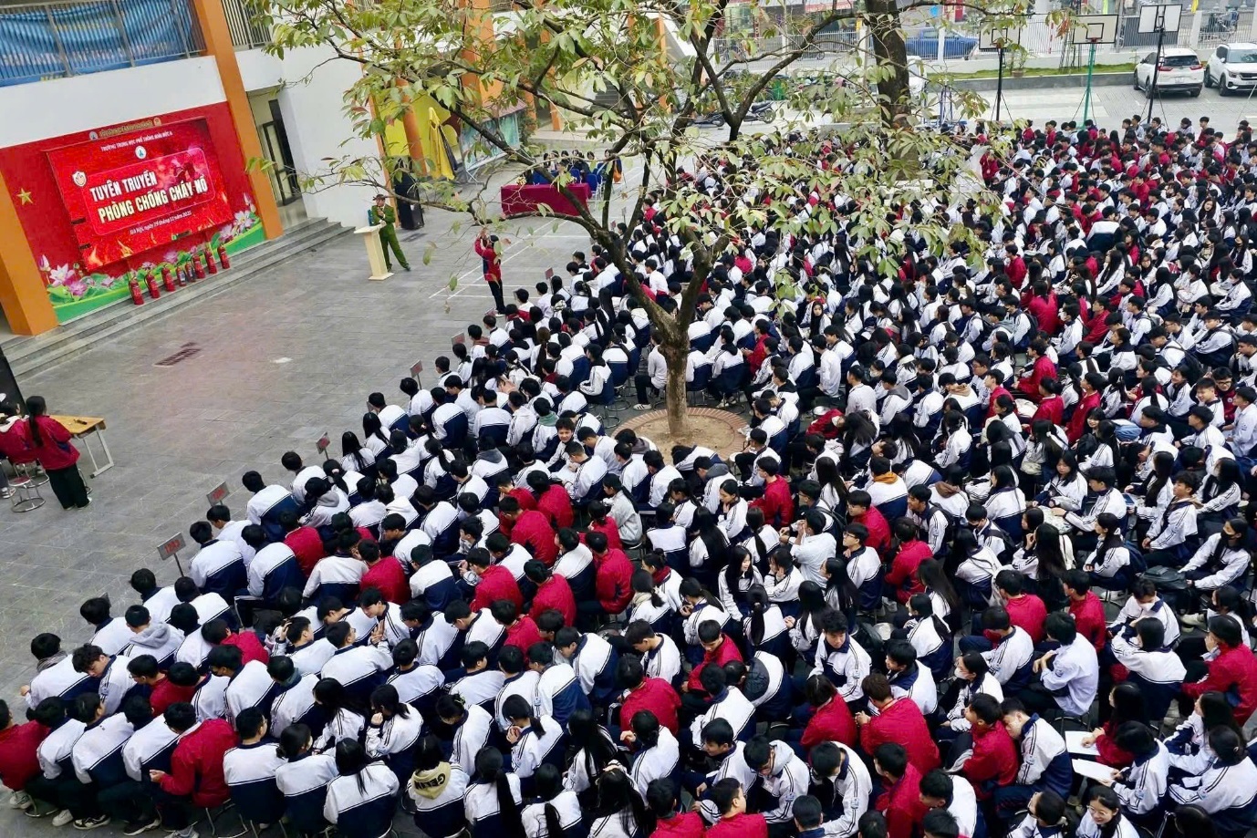 “Học lý thuyết - Luyện kỹ năng - Giữ an toàn: Học sinh THPT Hoài Đức A với phòng cháy và cứu nạn cứu hộ”- Ảnh 6.