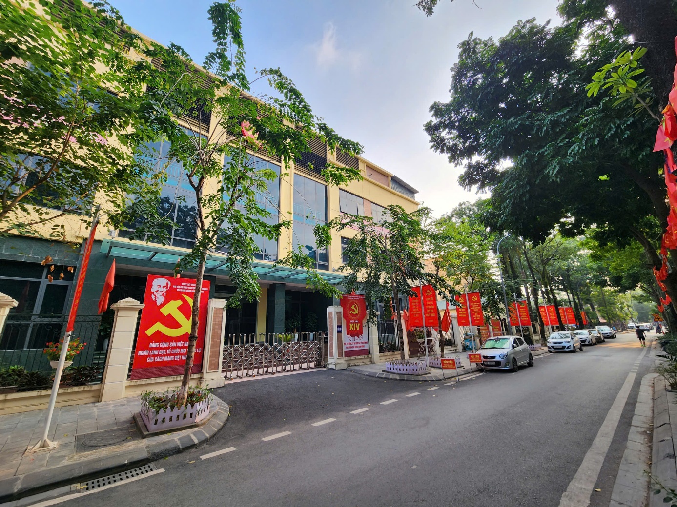 Phường Phương Liệt rực rỡ cờ hoa Chào đón năm mới 2026 và Đại hội Đảng toàn quốc lần thứ XIV- Ảnh 3.