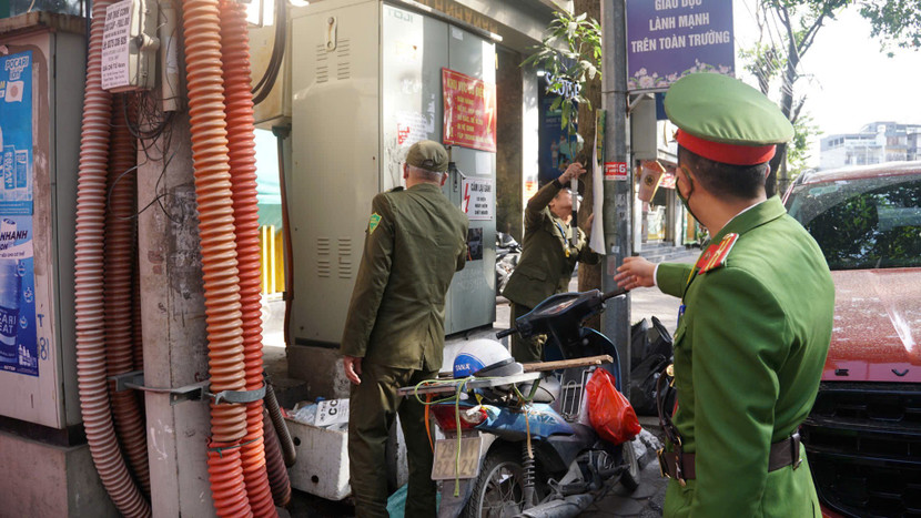 Duy trì xử lý các điểm vi phạm trật tự đô thị tại khu vực ngõ 460 Khương Đình- Ảnh 2.