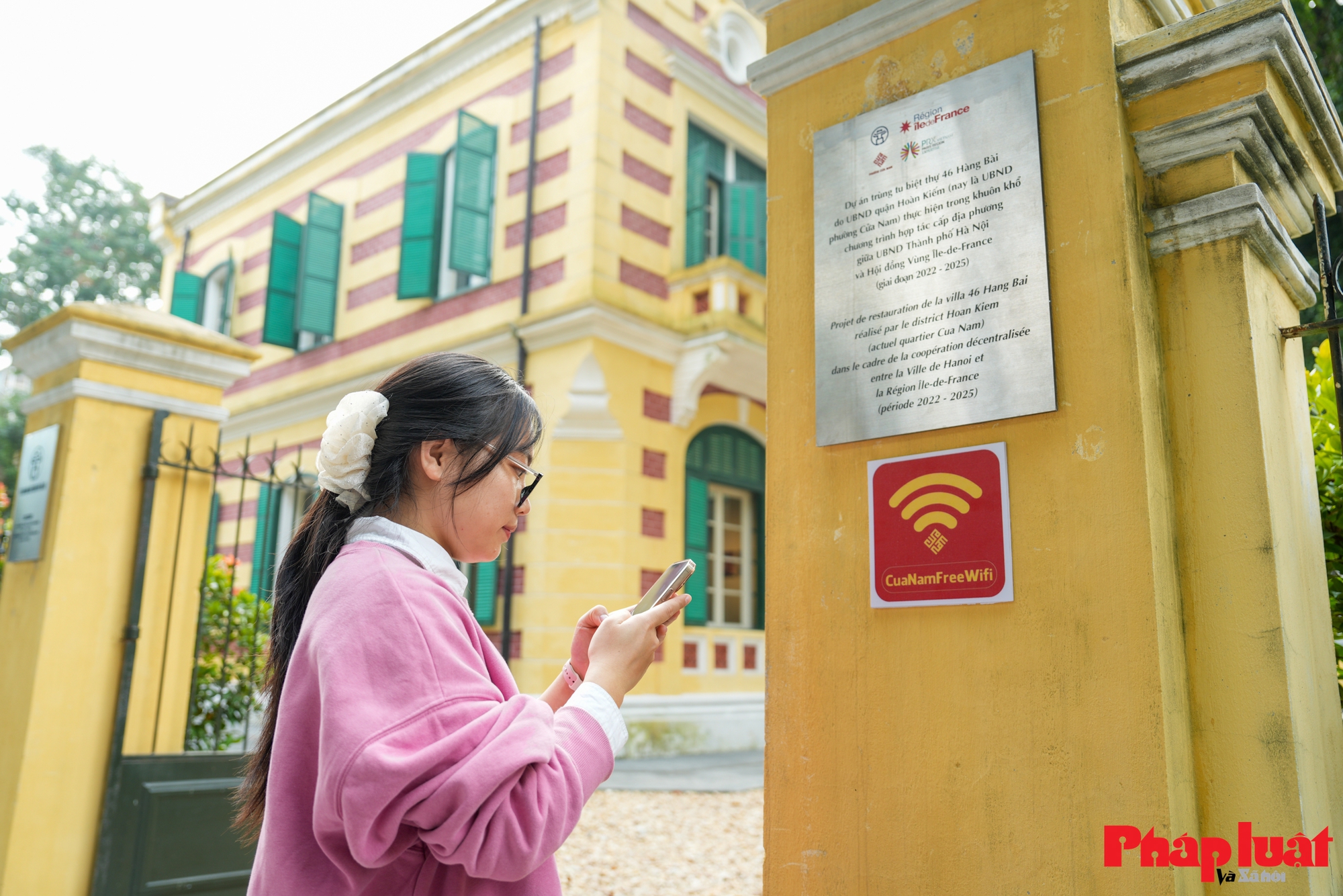 Người dân, du khách hào hứng sử dụng tiện ích wifi miễn phí tại phường Cửa Nam- Ảnh 4.
