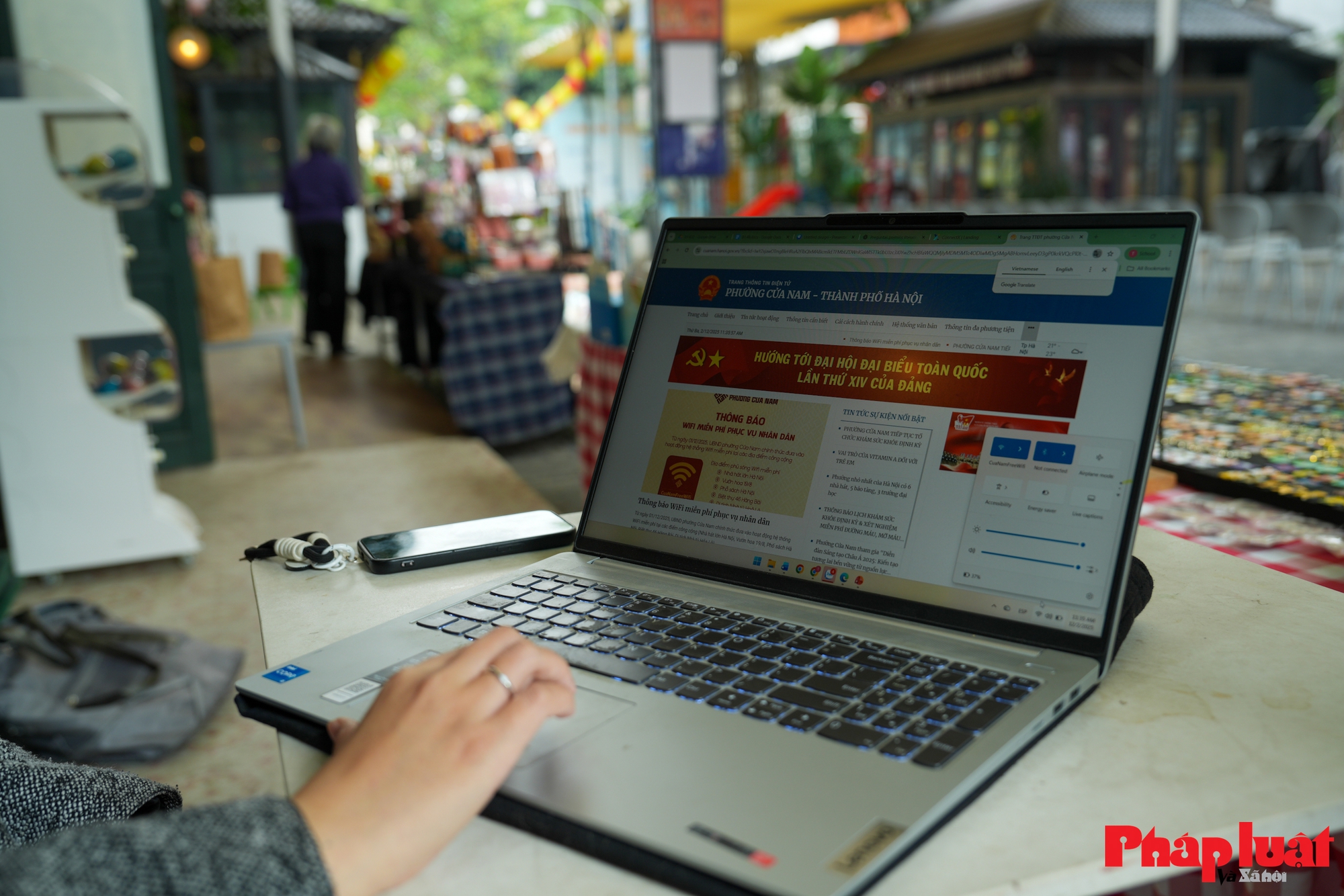 Người dân, du khách hào hứng sử dụng tiện ích wifi miễn phí tại phường Cửa Nam- Ảnh 10.