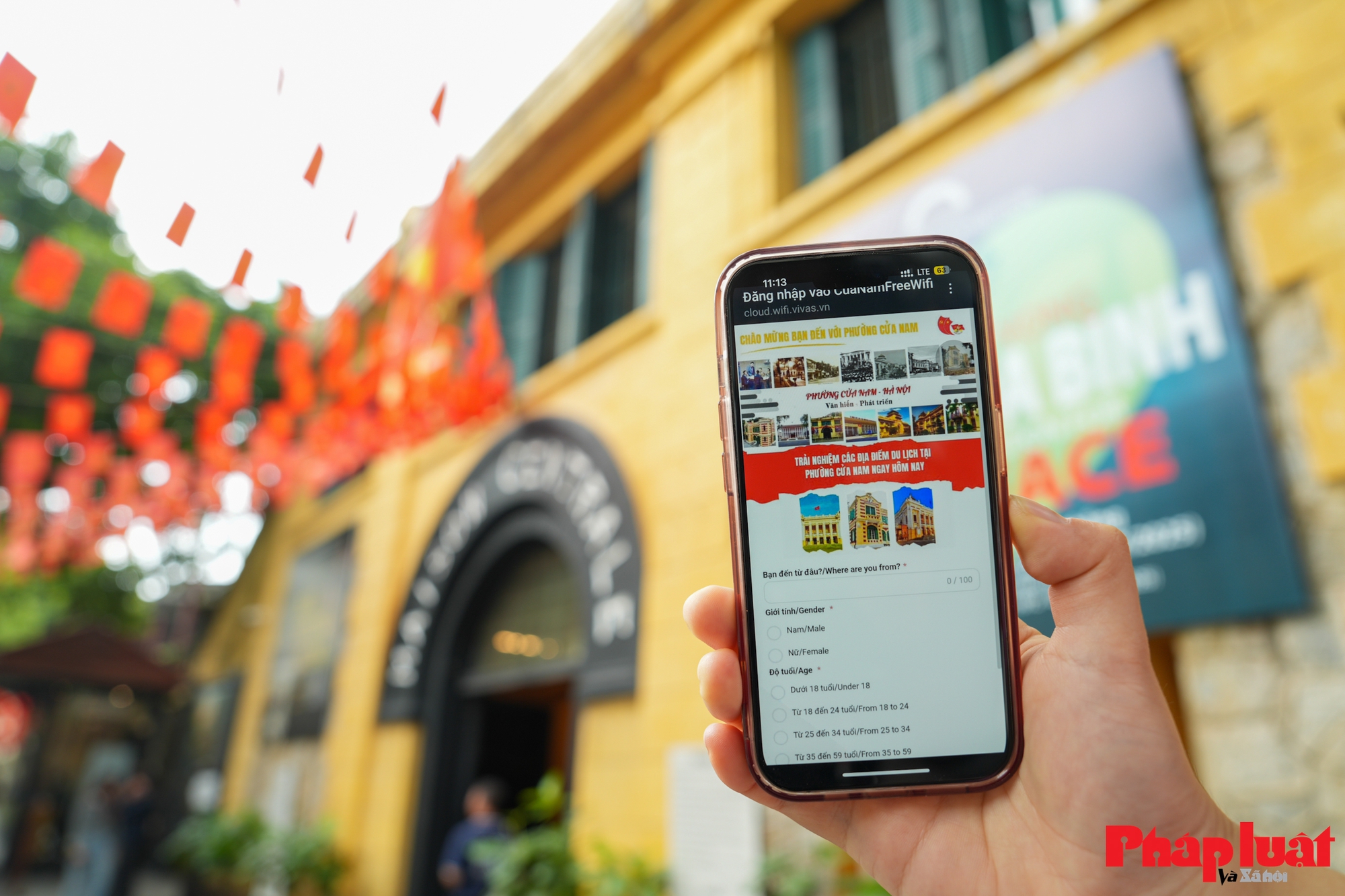 Người dân, du khách hào hứng sử dụng tiện ích wifi miễn phí tại phường Cửa Nam- Ảnh 7.