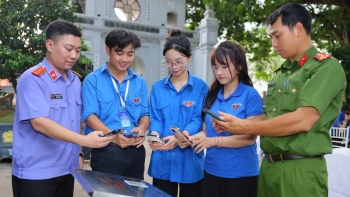 Người dân, du khách hào hứng sử dụng tiện ích wifi miễn phí tại phường Cửa Nam- Ảnh 14.