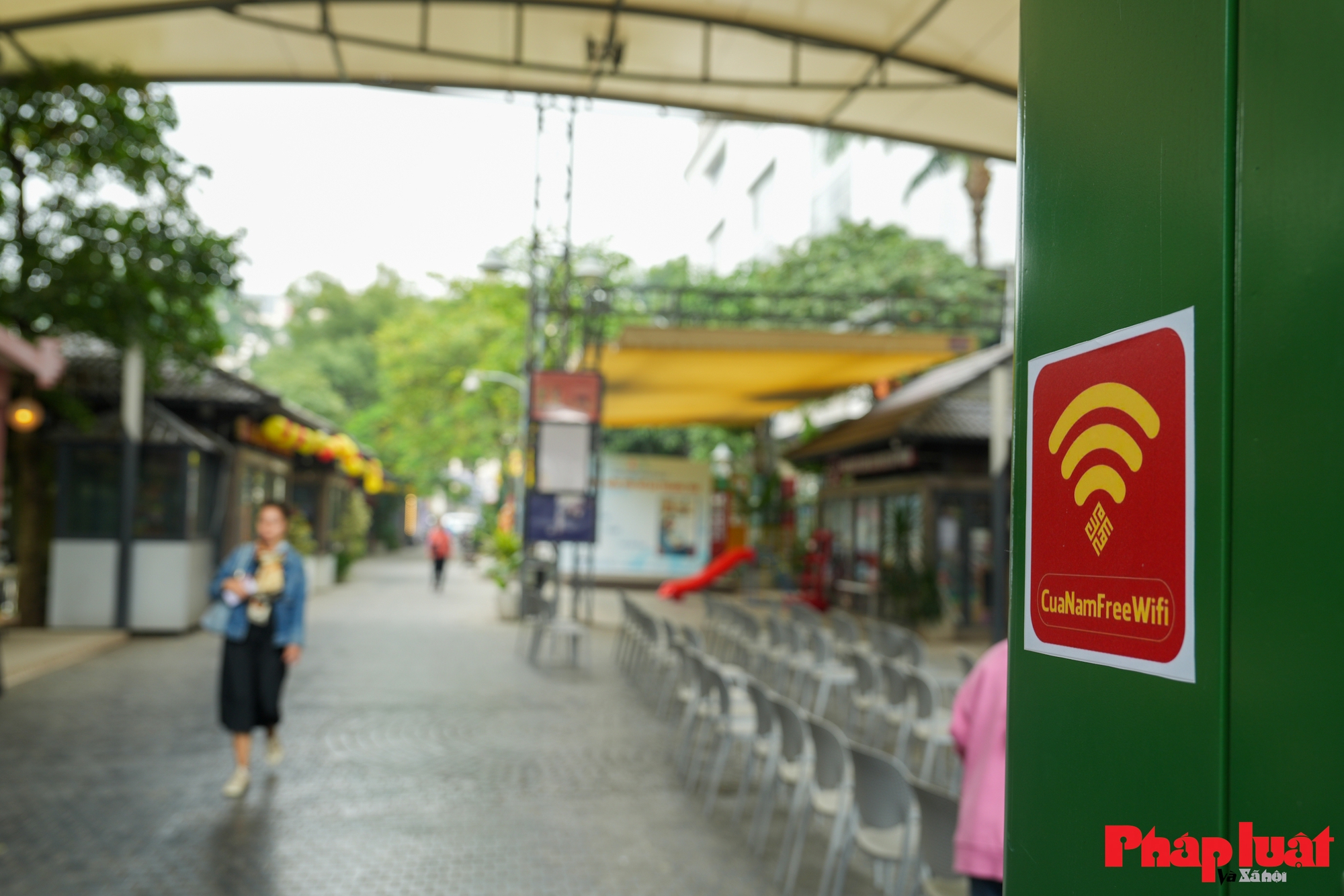 Người dân, du khách hào hứng sử dụng tiện ích wifi miễn phí tại phường Cửa Nam- Ảnh 9.