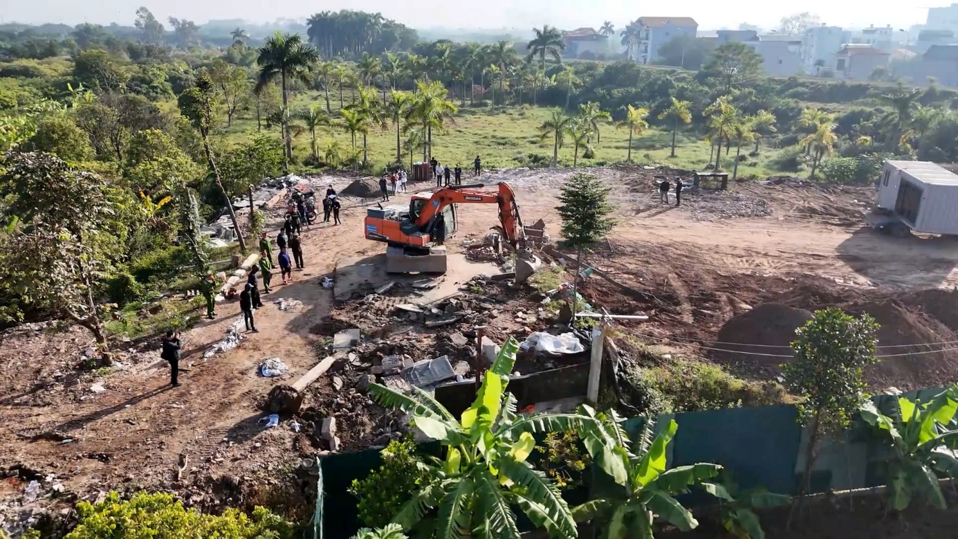 Tổ chức cưỡng chế buộc thực hiện biện pháp khắc phục hậu quả đối với các hành vi vi phạm hành chính trong lĩnh vực đê điều trên địa bàn phường Thượng Cát- Ảnh 2.