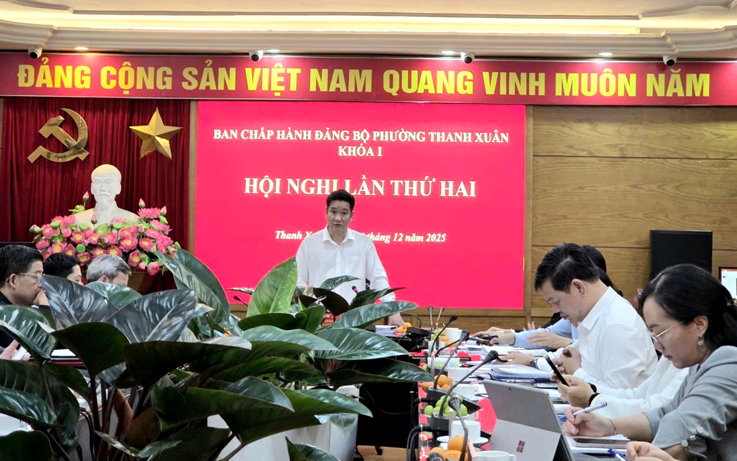 Đồng chí Nguyễn Huy Cường - Bí thư Đảng uỷ, Chủ tịch HĐND phường phát biểu tại Hội nghị