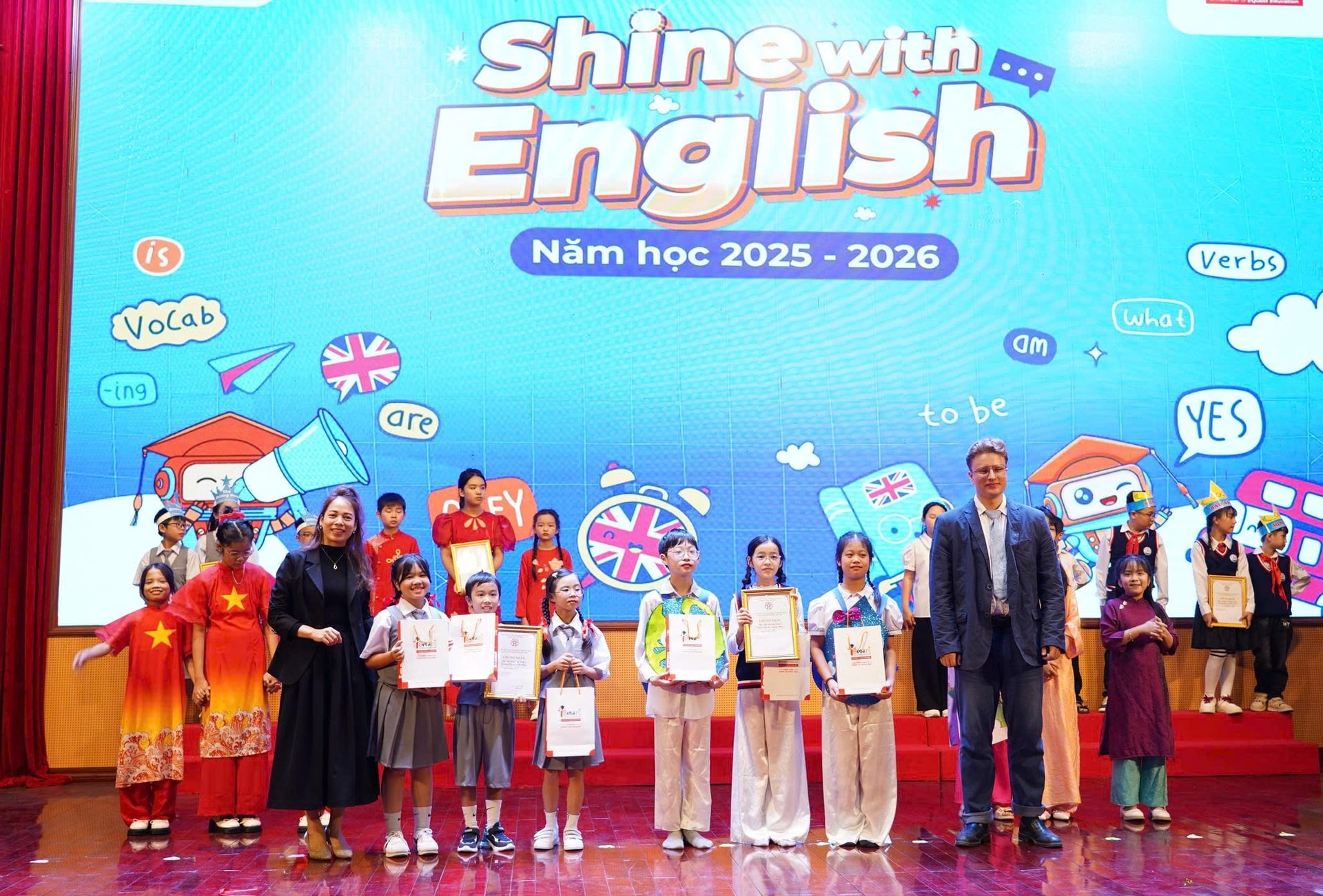 Quang Minh sôi nổi hội thi tiếng Anh “Shine with English” năm học 2025-2026- Ảnh 2.