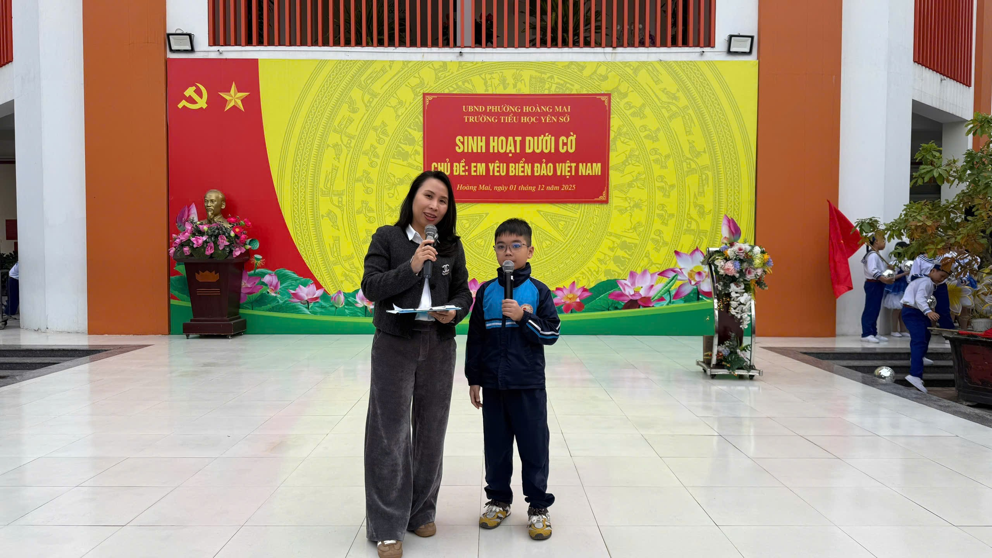 Trường Tiểu học Yên Sở tổ chức tiết sinh hoạt dưới cờ với chủ đề "Em yêu biển bảo Việt Nam"- Ảnh 1.