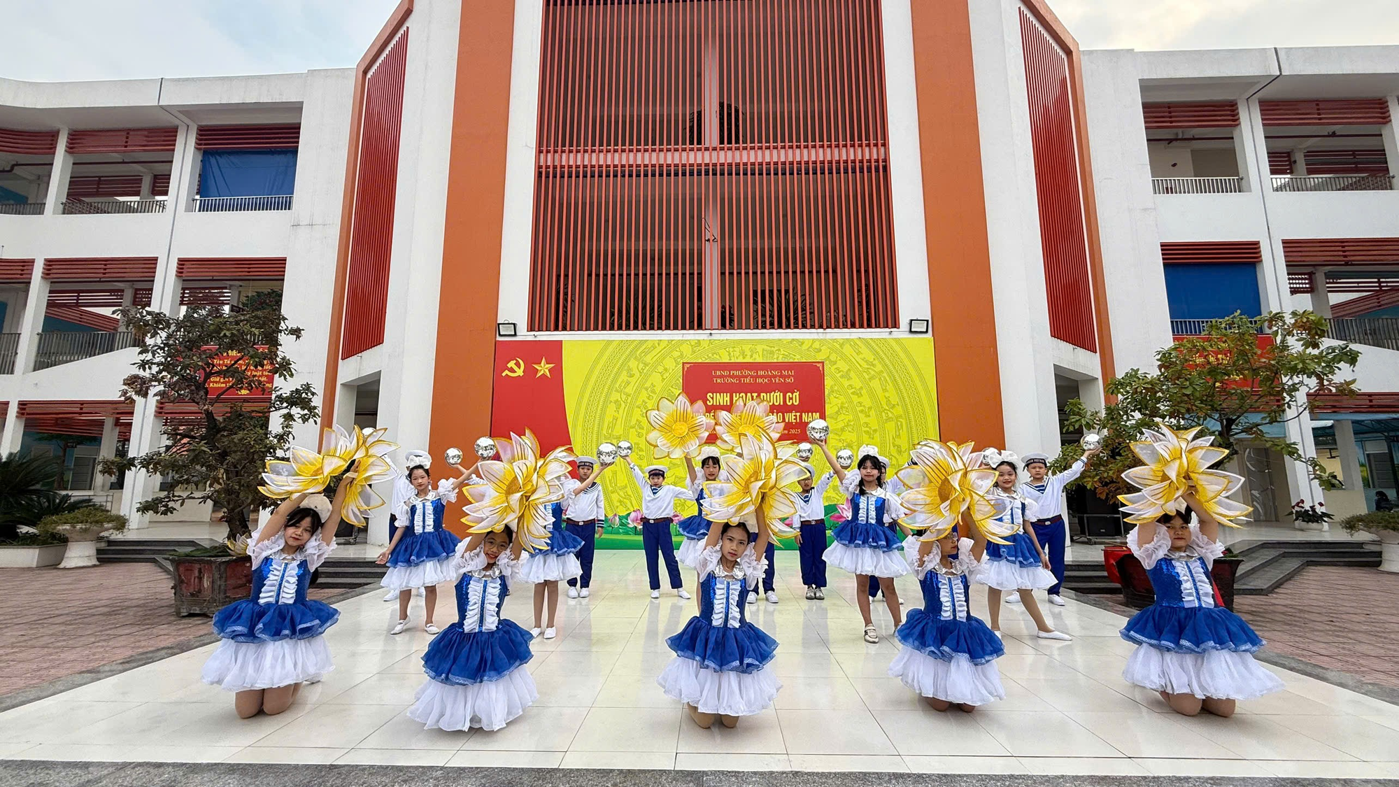 Trường Tiểu học Yên Sở tổ chức tiết sinh hoạt dưới cờ với chủ đề "Em yêu biển bảo Việt Nam"- Ảnh 2.