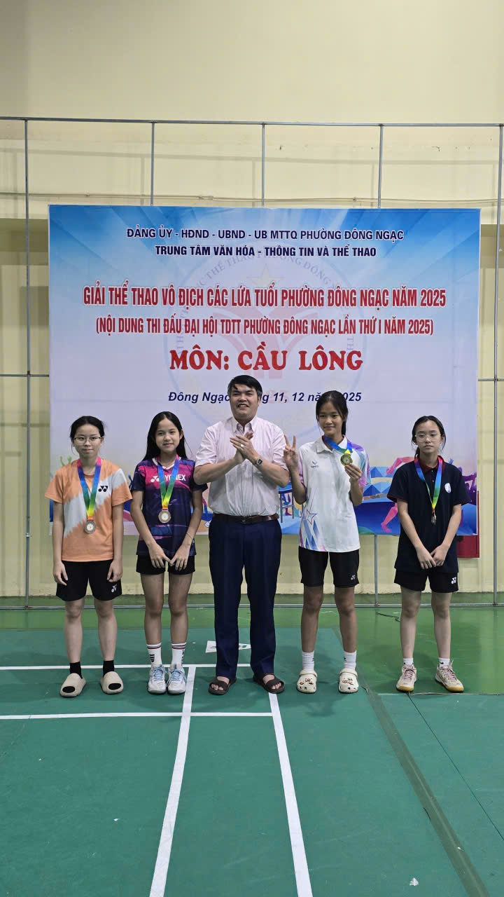 Giải cầu lông Đại hội Thể dục Thể thao phường Đông Ngạc lần thứ I năm 2025 diễn ra sôi nổi, quyết liệt- Ảnh 9.