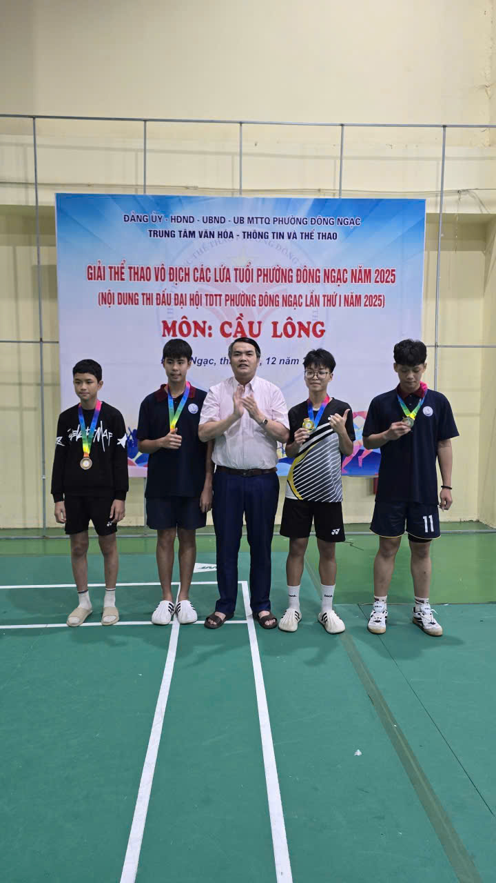 Giải cầu lông Đại hội Thể dục Thể thao phường Đông Ngạc lần thứ I năm 2025 diễn ra sôi nổi, quyết liệt- Ảnh 11.