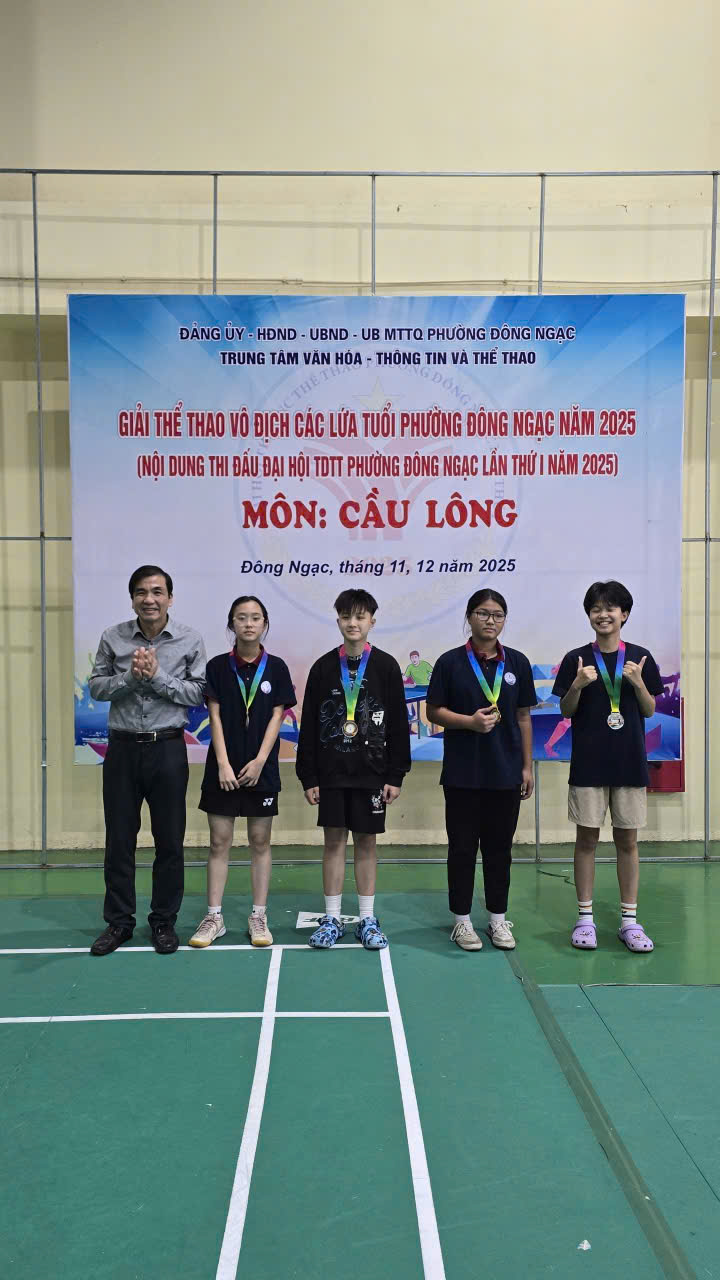 Giải cầu lông Đại hội Thể dục Thể thao phường Đông Ngạc lần thứ I năm 2025 diễn ra sôi nổi, quyết liệt- Ảnh 12.