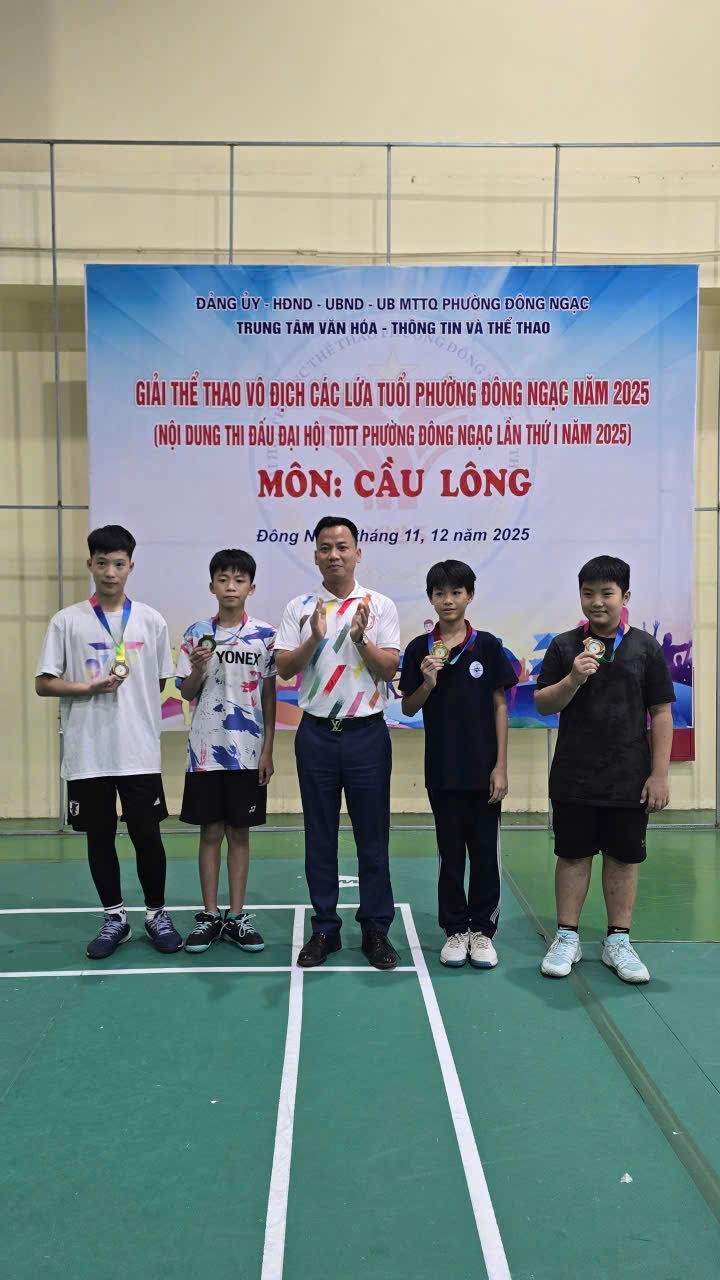 Giải cầu lông Đại hội Thể dục Thể thao phường Đông Ngạc lần thứ I năm 2025 diễn ra sôi nổi, quyết liệt- Ảnh 8.