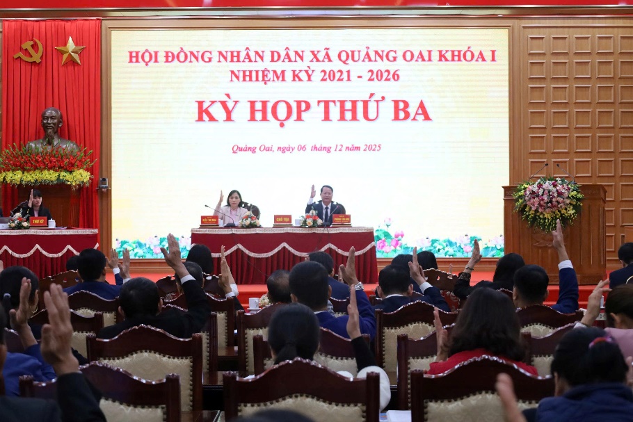 Quảng Oai thông qua nhiều nghị quyết quan trọng tại Kỳ họp thứ Ba HĐND xã khóa I, nhiệm kỳ 2021 – 2026- Ảnh 5.