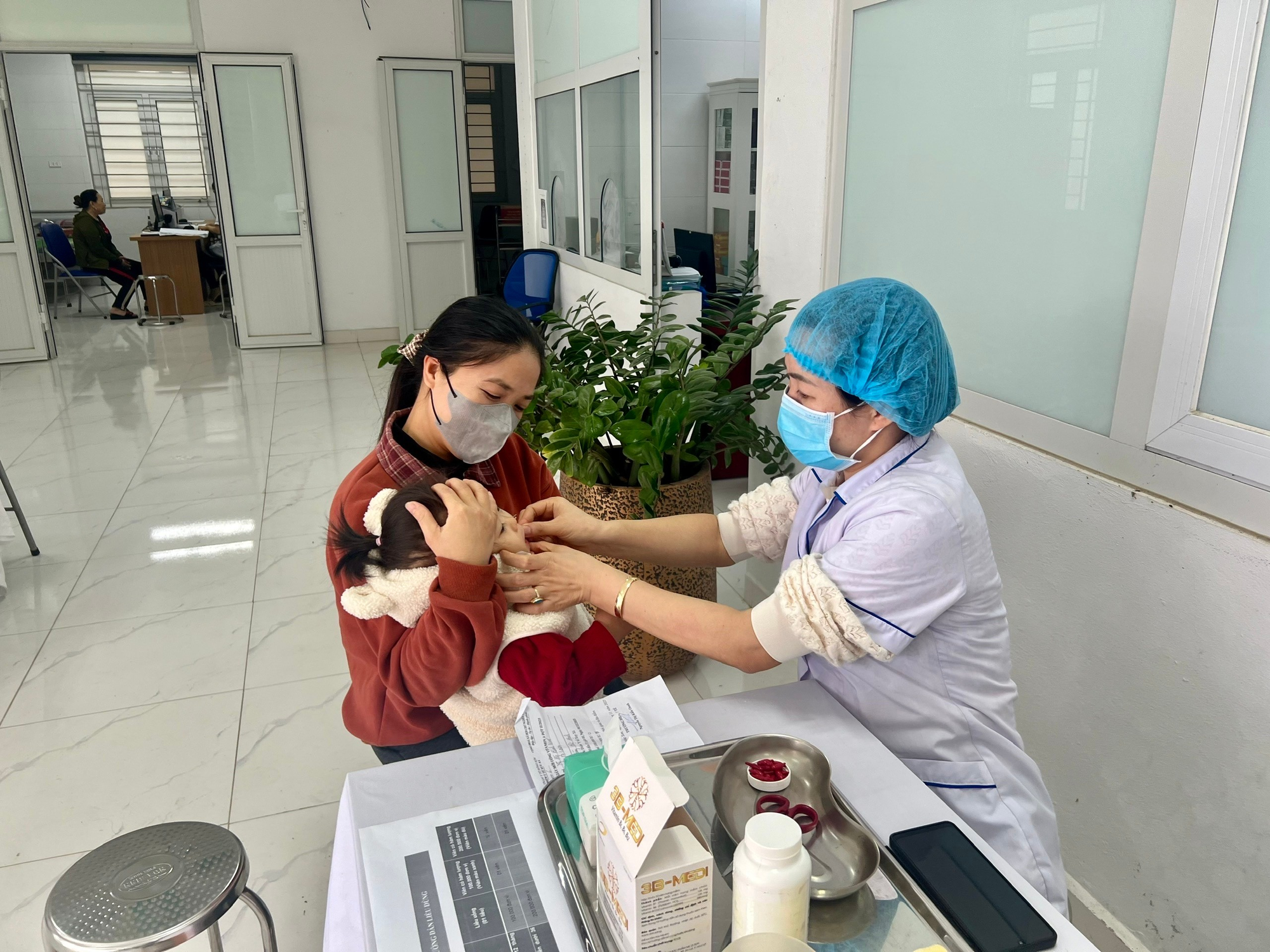 Xã Hồng Sơn đạt trên 99% trẻ trong độ tuổi được uống bổ sung Vitamin A- Ảnh 2.