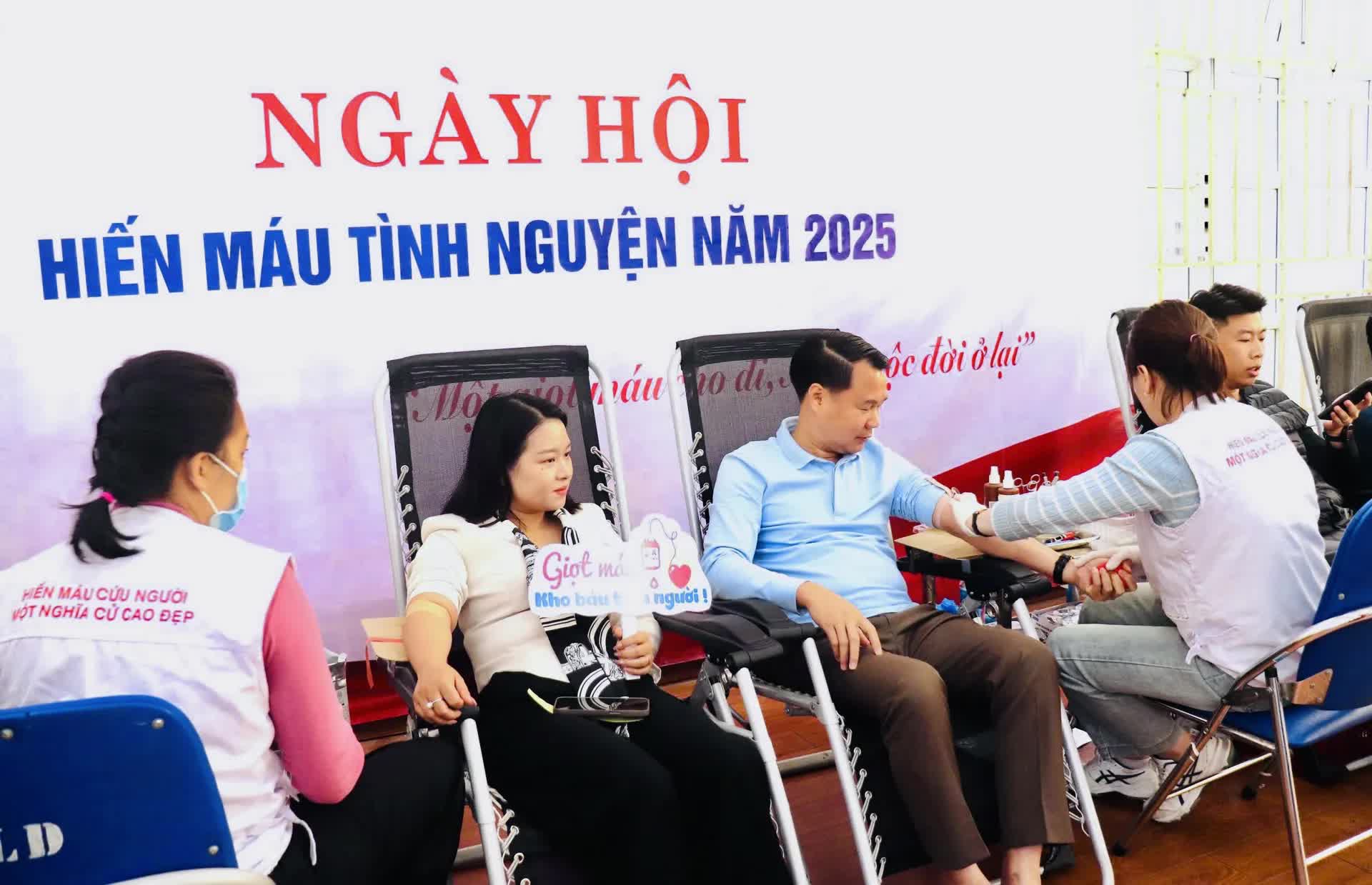 Phường Hoàng Mai: Ngày hội Hiến máu tình nguyện năm 2025 tiếp nhận 260 đơn vị máu- Ảnh 1.