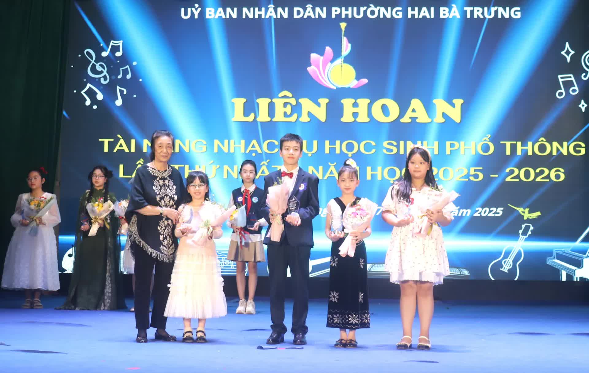 Liên hoan "Tài năng nhạc cụ học sinh phổ thông phường Hai Bà Trưng": lan tỏa giá trị tốt đẹp của âm nhạc đến cộng đồng- Ảnh 9.