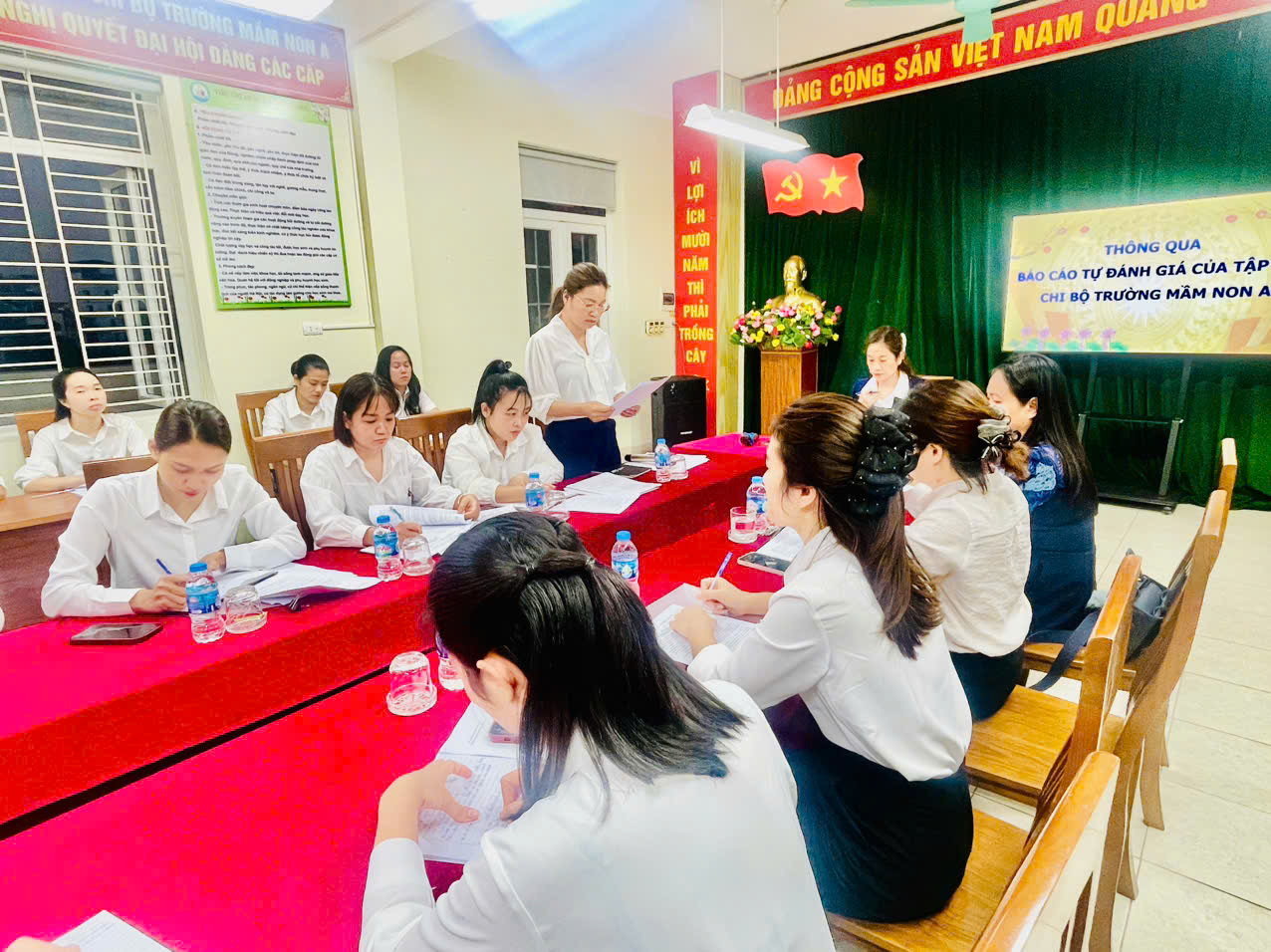 Chi bộ trường mầm non A tổ chức kiểm điểm và đánh giá và xếp loại chất lượng đảng viên cuối năm 2025- Ảnh 2.