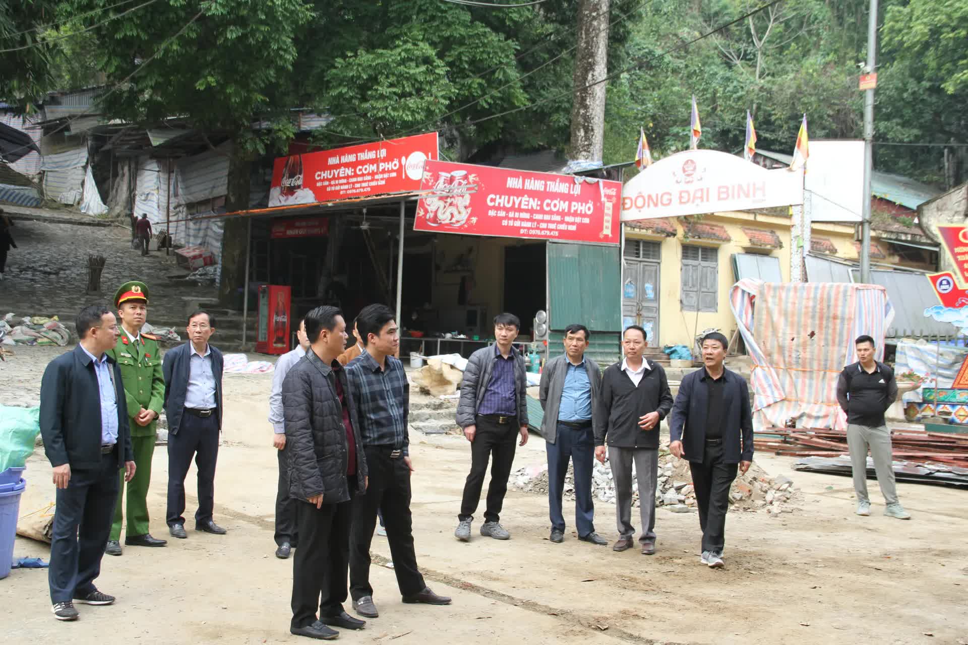 Xã Hương Sơn: Quyết tâm xây dựng hình ảnh Chùa Hương “xanh - sạch – đẹp – văn minh”- Ảnh 1.