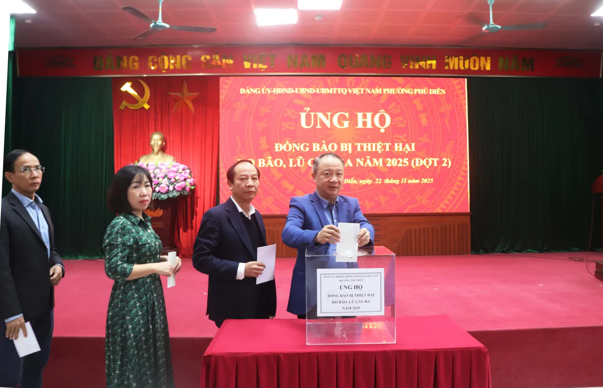 Phường Phú Diễn phát động ủng hộ đồng bào bị thiệt hại do bão, lũ đợt 2- Ảnh 2.