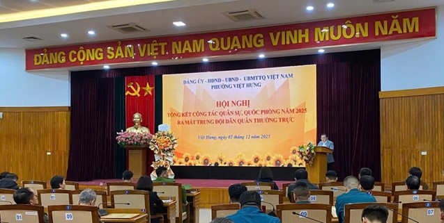 Phường Việt Hưng tổ chức Hội nghị Tổng kết công tác Quân sự - Quốc phòng địa phương năm 2025 và Ra mắt Trung đội Dân quân thường trực thuộc Ban CHQS phường Việt Hưng- Ảnh 1.