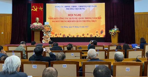 Phường Việt Hưng tổ chức Hội nghị Tổng kết công tác Quân sự - Quốc phòng địa phương năm 2025 và Ra mắt Trung đội Dân quân thường trực thuộc Ban CHQS phường Việt Hưng- Ảnh 3.