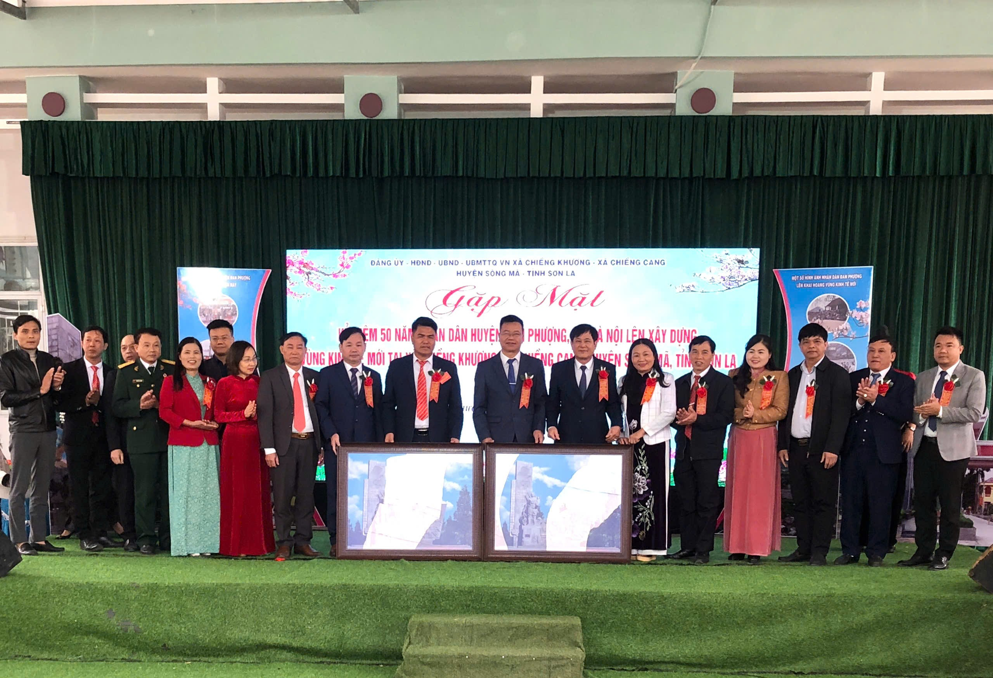 Gặp mặt kỷ niệm 50 năm Nhân dân huyện Đan Phượng lên xây dựng vùng kinh tế mới tại xã Chiềng Khương, Chiềng Cang, huyện Sông Mã, tỉnh Sơn La.- Ảnh 2.