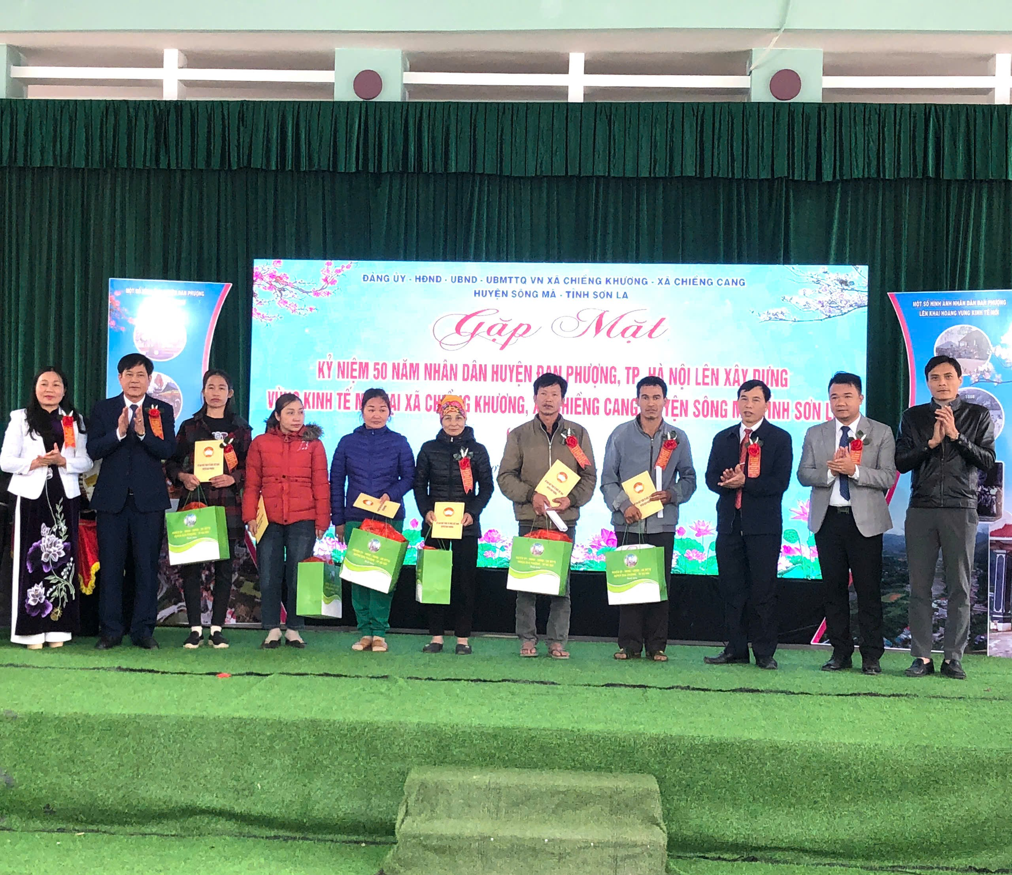 Gặp mặt kỷ niệm 50 năm Nhân dân huyện Đan Phượng lên xây dựng vùng kinh tế mới tại xã Chiềng Khương, Chiềng Cang, huyện Sông Mã, tỉnh Sơn La.- Ảnh 3.