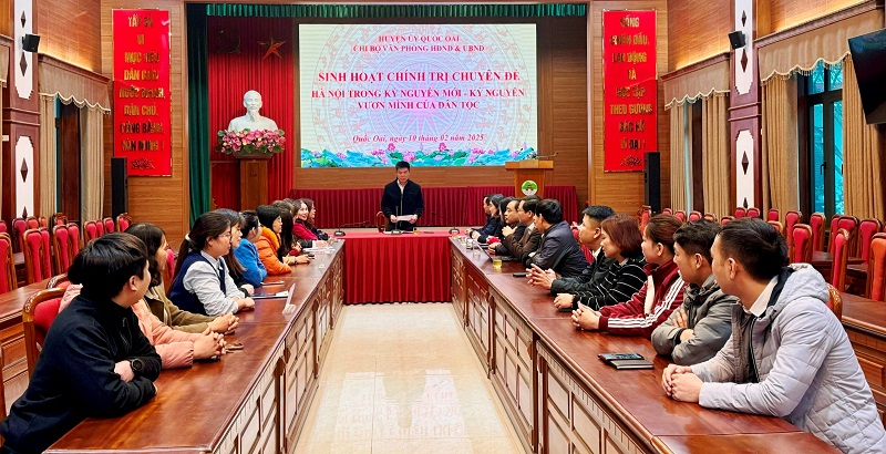 Chi bộ Văn phòng HĐND-UBND huyện Quốc Oai sinh hoạt chuyên đề với nội dung “Hà Nội trong kỷ nguyên mới - Kỷ nguyên vươn mình của dân tộc”- Ảnh 1.