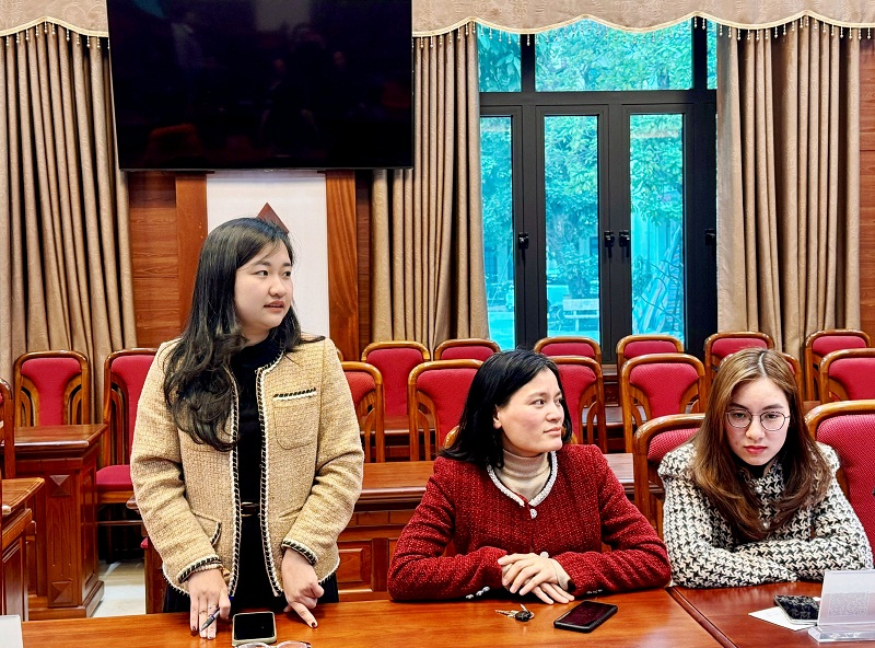 Chi bộ Văn phòng HĐND-UBND huyện Quốc Oai sinh hoạt chuyên đề với nội dung “Hà Nội trong kỷ nguyên mới - Kỷ nguyên vươn mình của dân tộc”- Ảnh 4.