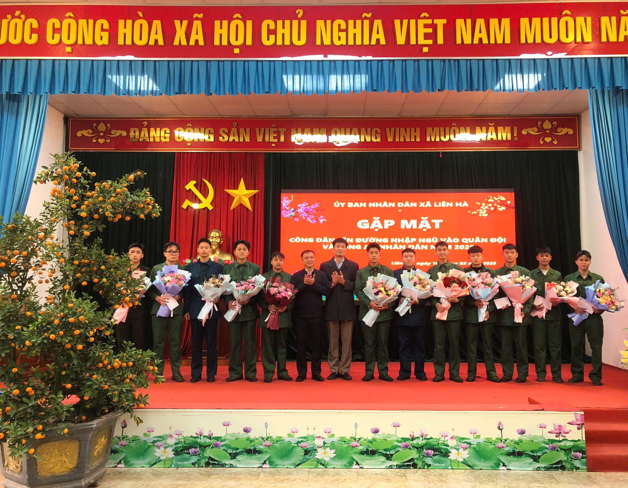 UBND xã Liên Hà tổ chức gặp mặt công dân lên đường nhập ngũ vào Quân đội và Công an Nhân dân năm 2025.- Ảnh 3.