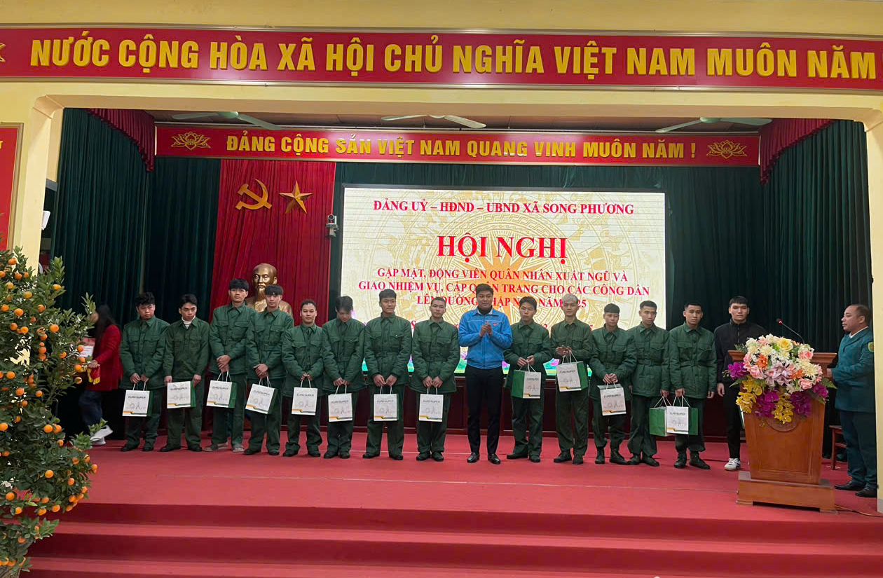ĐẢNG UỶ-HĐND-UBND-UB MTTQ XÃ SONG PHƯƠNG GẶP MẶT ĐỘNG VIÊN CÁC QUÂN NHÂN XUẤT NGŨ VÀ GIAO NHIỆM VỤ CHO CÁC QUÂN NHÂN NHẬP NGŨ NĂM 2025.- Ảnh 8.