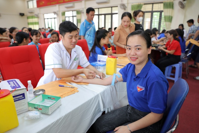 Huyện Hoài Đức triển khai phong trào hiến máu tình nguyện năm 2025 phấn đấu thực hiện vượt chỉ tiêu giao 1.632 đơn vị máu an toàn- Ảnh 1.