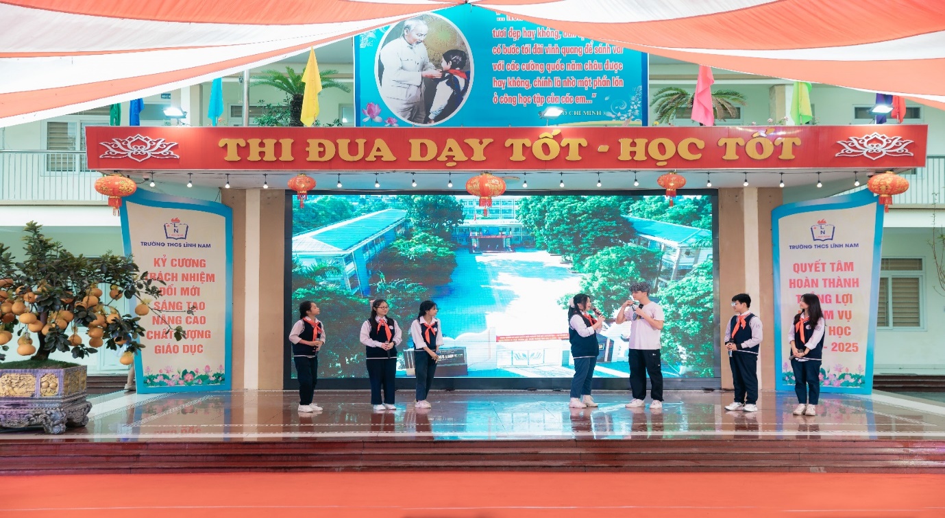 A group of people on a stage  AI-generated content may be incorrect.