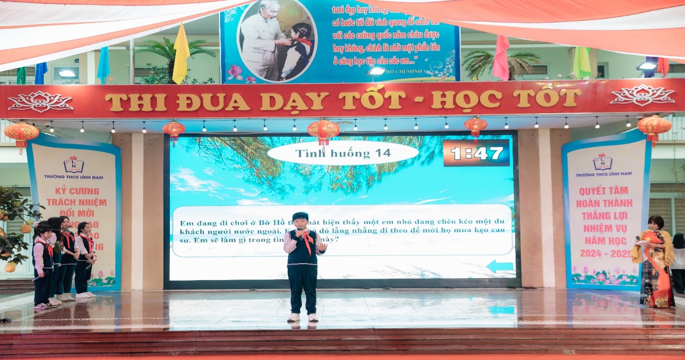 A person standing on a stage  AI-generated content may be incorrect.