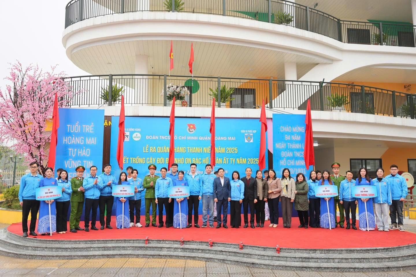 Tuổi trẻ Quận Hoàng Mai sôi nổi Lễ ra quân Tháng Thanh niên năm 2025- Ảnh 1.