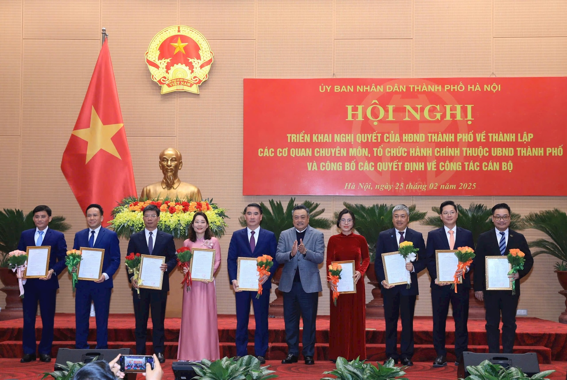Hà Nội bổ nhiệm cán bộ các sở, ngành sau hợp nhất, sáp nhập- Ảnh 6.