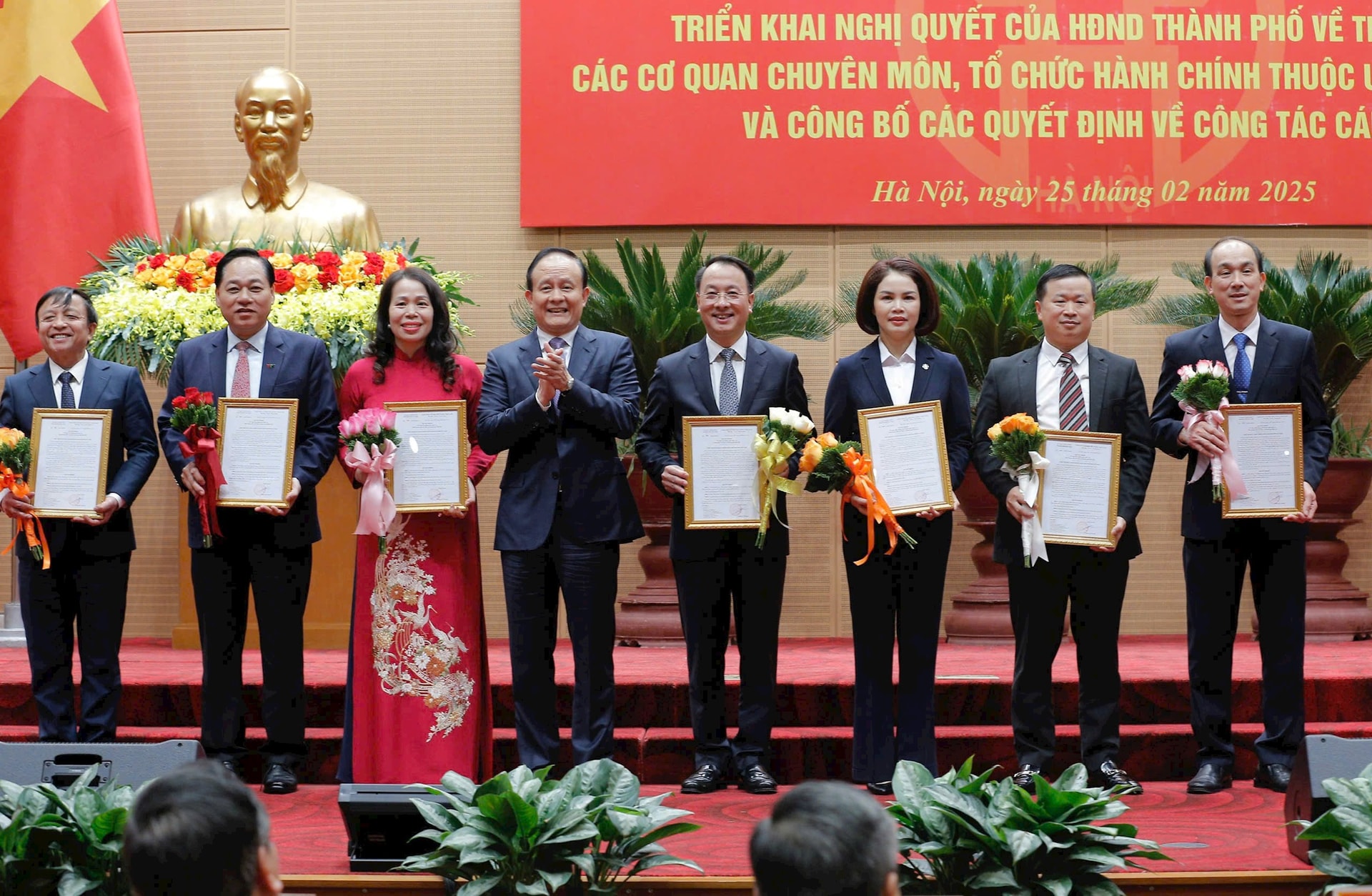 Hà Nội bổ nhiệm cán bộ các sở, ngành sau hợp nhất, sáp nhập- Ảnh 5.