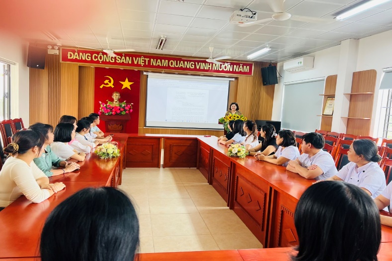 Cô Hiệu trưởng Nguyễn Thị Hằng - Người dẫn đường tận tâm của trường Mầm Non Họa Mi- Ảnh 1.