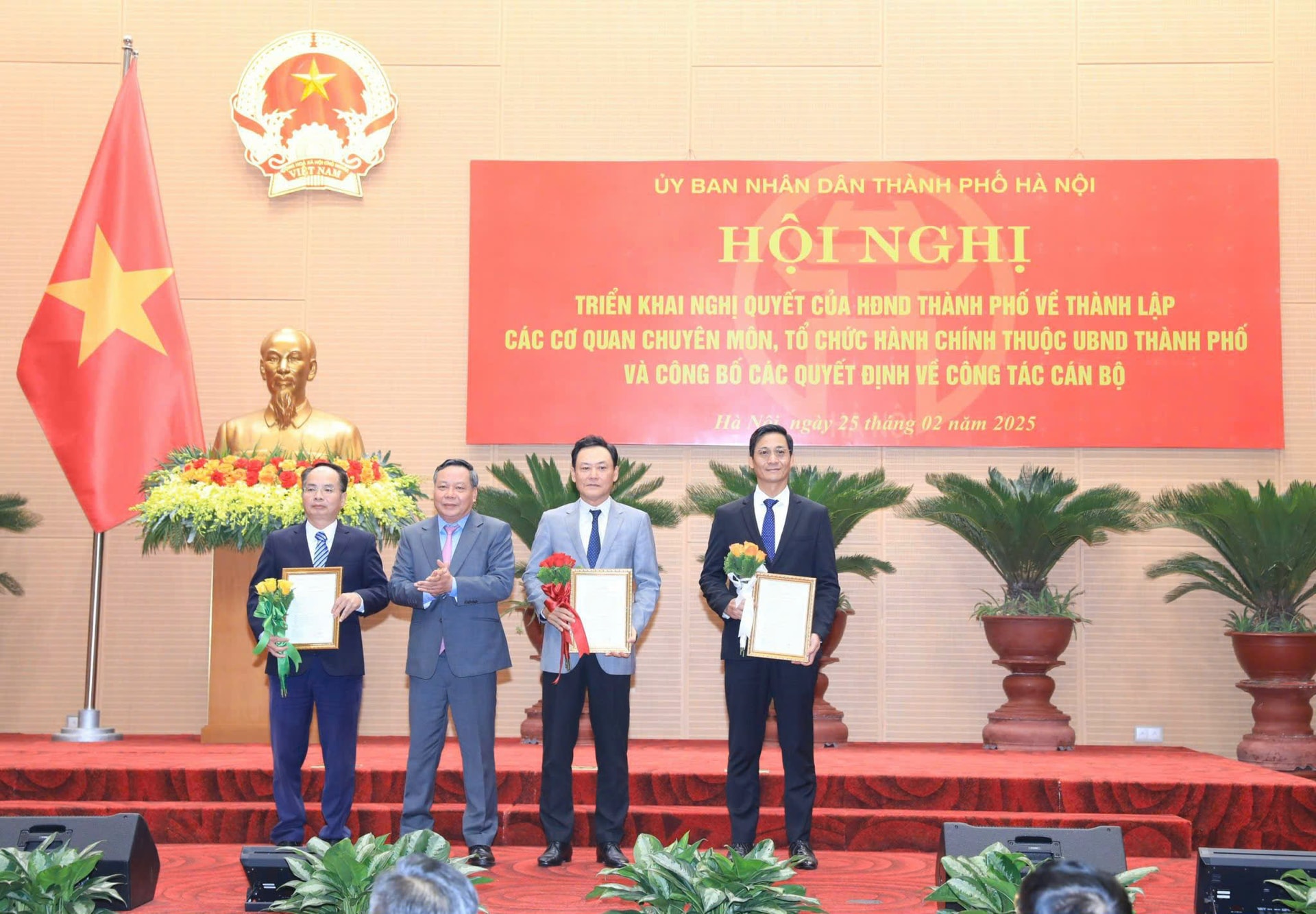 Hà Nội bổ nhiệm cán bộ các sở, ngành sau hợp nhất, sáp nhập- Ảnh 4.